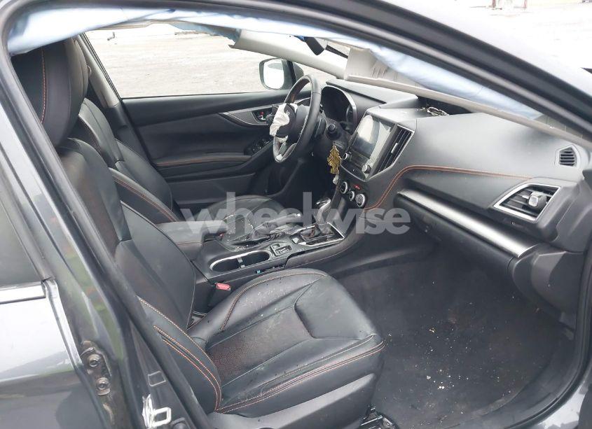 Photo 5 of 2022 Subaru Crosstrek LIMITED (VIN JF2GTHMC4NH213357)