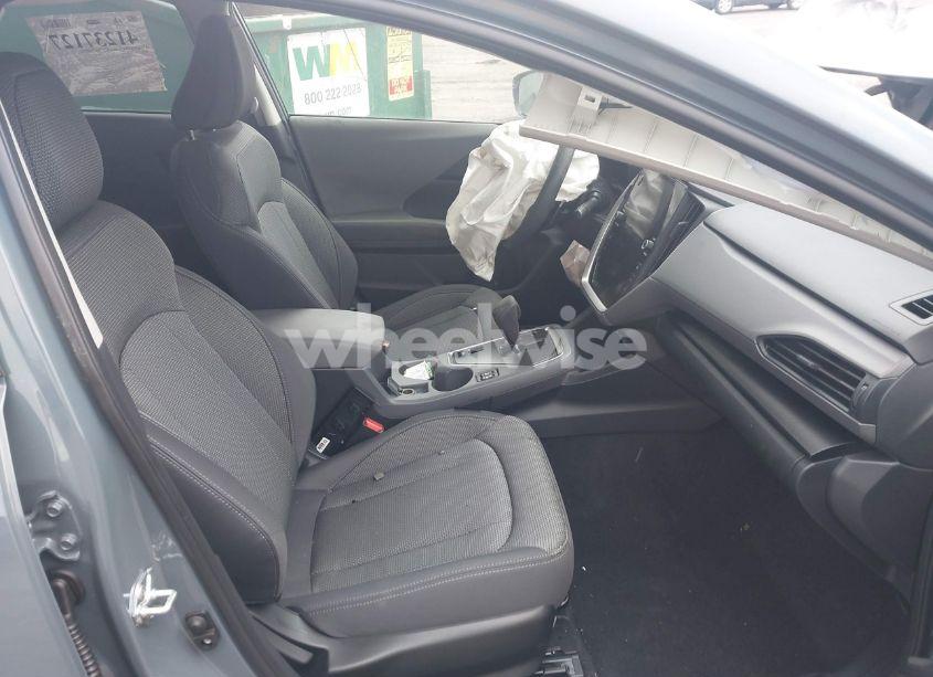 Photo 5 of 2024 Subaru Crosstrek PREMIUM (VIN JF2GUADC0R8884048)