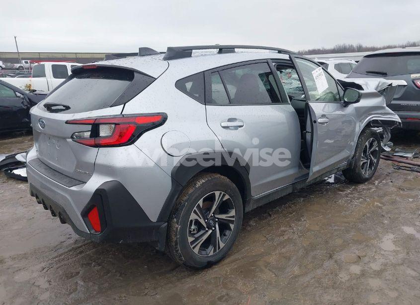 Photo 4 of 2024 Subaru Crosstrek PREMIUM (VIN JF2GUADC1R8240168)