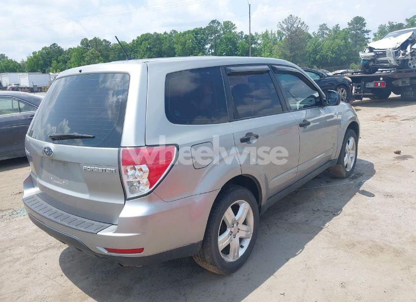 Photo 4 of 2009 Subaru Forester 2.5X (VIN JF2SH616X9H718811)