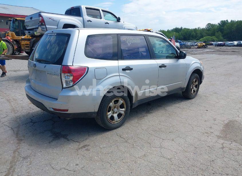 Photo 4 of 2010 Subaru Forester 2.5X (VIN JF2SH6AC3AG741539)