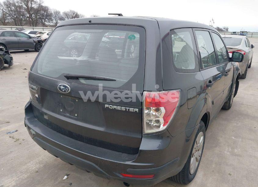 Photo 4 of 2010 Subaru Forester 2.5X (VIN JF2SH6AC6AH751315)