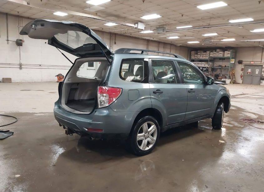 Photo 4 of 2010 Subaru Forester 2.5X (VIN JF2SH6BC1AG909998)