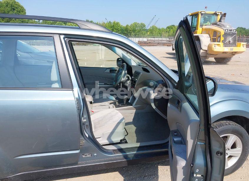 Photo 5 of 2010 Subaru Forester 2.5X (VIN JF2SH6BC4AH902439)