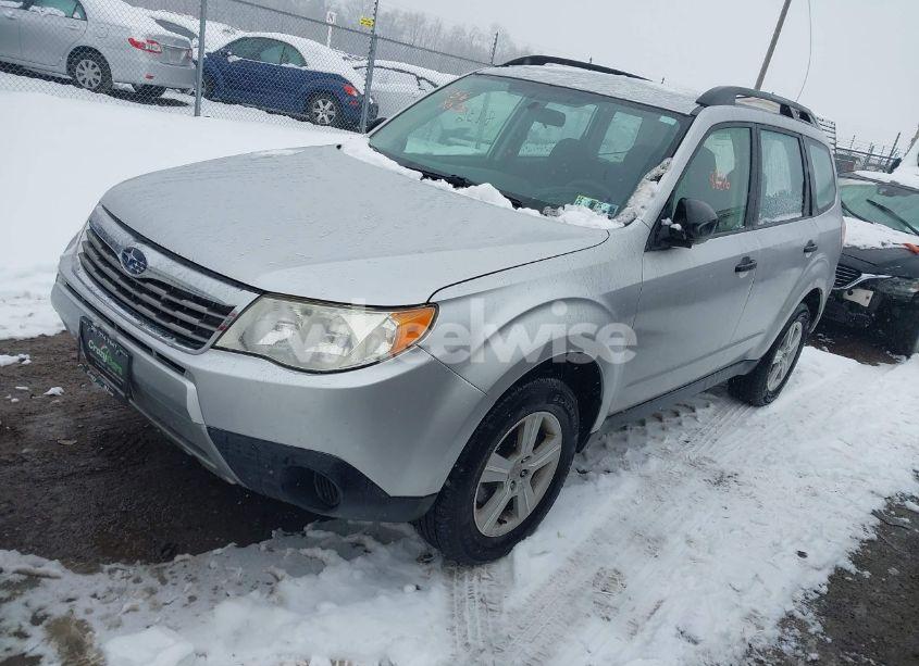 Photo 2 of 2010 Subaru Forester 2.5X (VIN JF2SH6BC7AH916870)