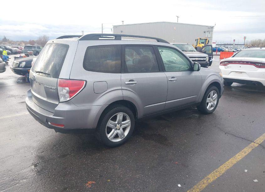 Photo 4 of 2010 Subaru Forester 2.5X PREMIUM (VIN JF2SH6CC0AG768825)