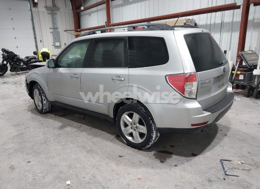 Photo 3 of 2010 Subaru Forester 2.5X PREMIUM (VIN JF2SH6CC0AG901423)