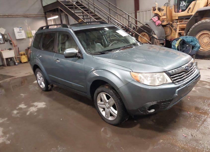 2010 Subaru Forester 2.5X PREMIUM (VIN JF2SH6CC1AH785742) main photo