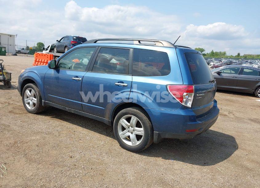Photo 3 of 2010 Subaru Forester 2.5X PREMIUM (VIN JF2SH6CC2AH744486)