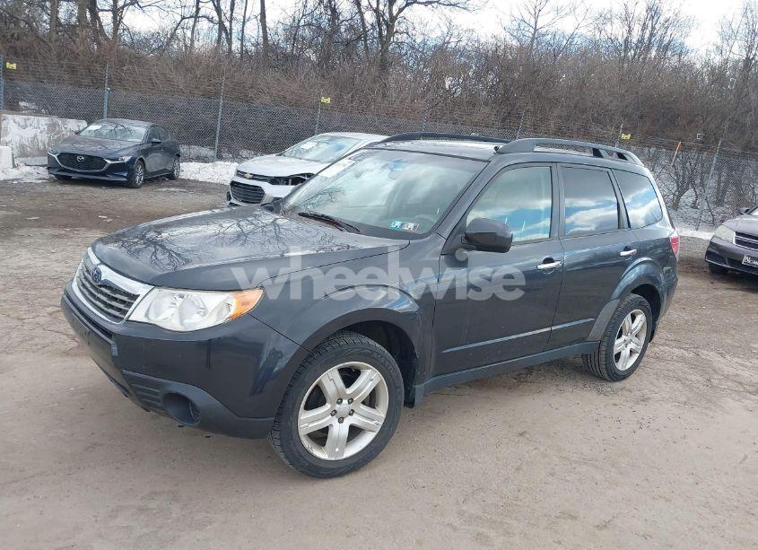 Photo 2 of 2010 Subaru Forester 2.5X PREMIUM (VIN JF2SH6CC3AG714127)