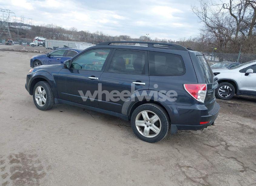 Photo 3 of 2010 Subaru Forester 2.5X PREMIUM (VIN JF2SH6CC3AG714127)