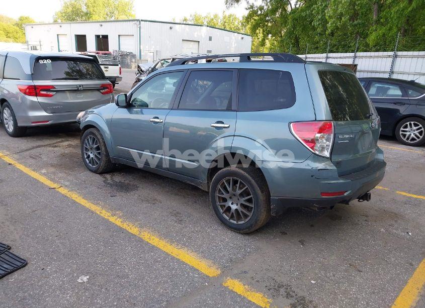 Photo 3 of 2010 Subaru Forester 2.5X PREMIUM (VIN JF2SH6CC3AG759729)