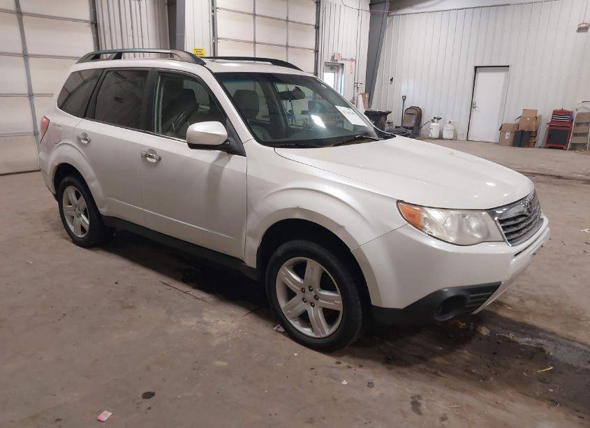 2010 Subaru Forester 2.5X PREMIUM (VIN JF2SH6CC5AG711388) main photo