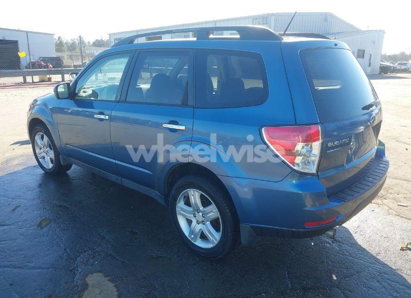 Photo 3 of 2010 Subaru Forester 2.5X PREMIUM (VIN JF2SH6CC5AH800582)