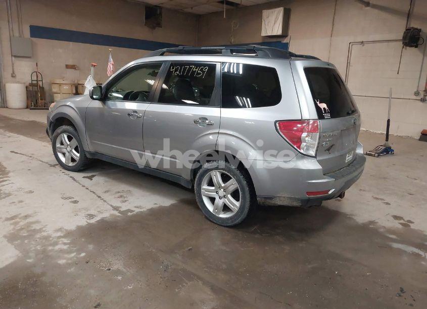 Photo 3 of 2010 Subaru Forester 2.5X PREMIUM (VIN JF2SH6CC8AH763740)