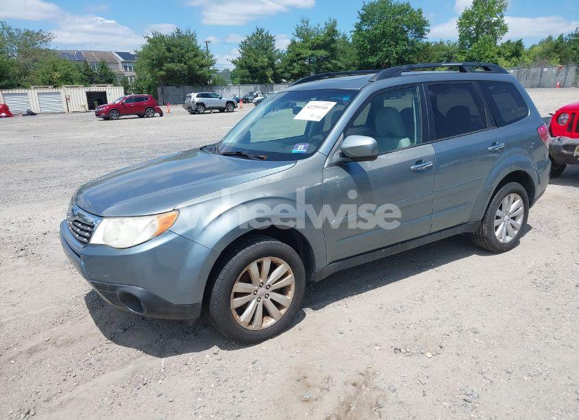 Photo 2 of 2010 Subaru Forester 2.5X PREMIUM (VIN JF2SH6CC9AH805607)