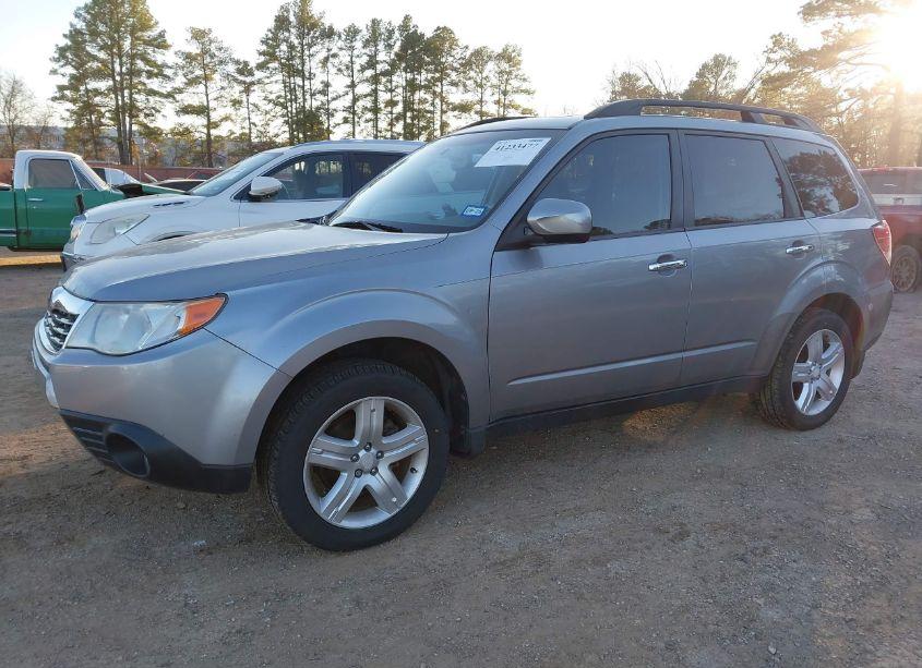 Photo 2 of 2010 Subaru Forester 2.5X LIMITED (VIN JF2SH6DCXAH912101)