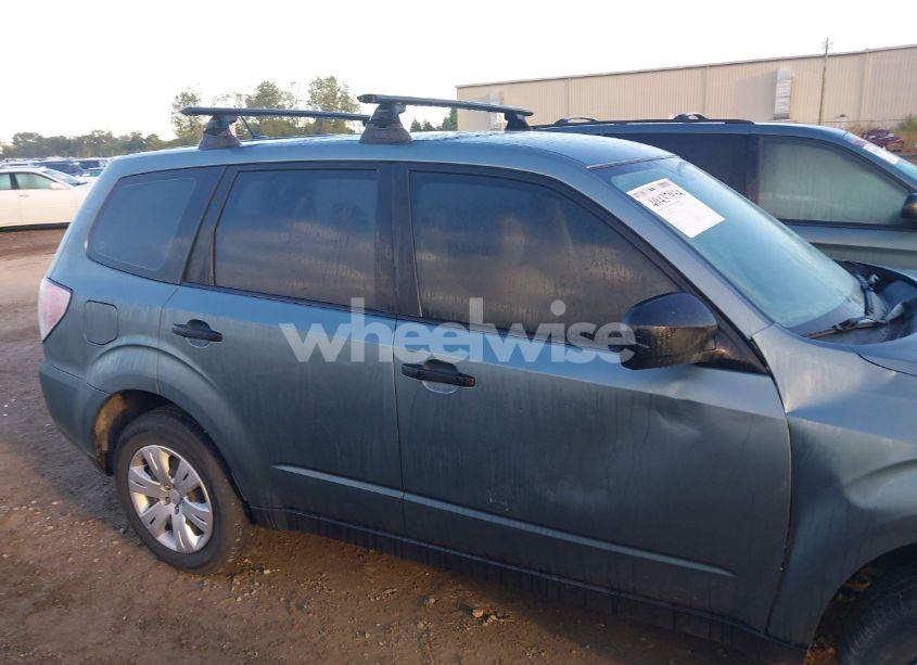 Photo 13 of 2013 Subaru Forester 2.5X (VIN JF2SHAAC3DG405476)
