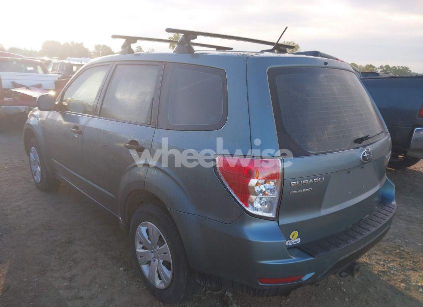Photo 3 of 2013 Subaru Forester 2.5X (VIN JF2SHAAC3DG405476)