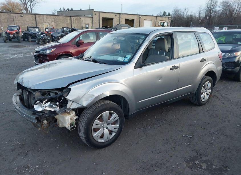 Photo 2 of 2011 Subaru Forester 2.5X (VIN JF2SHAAC4BH769137)