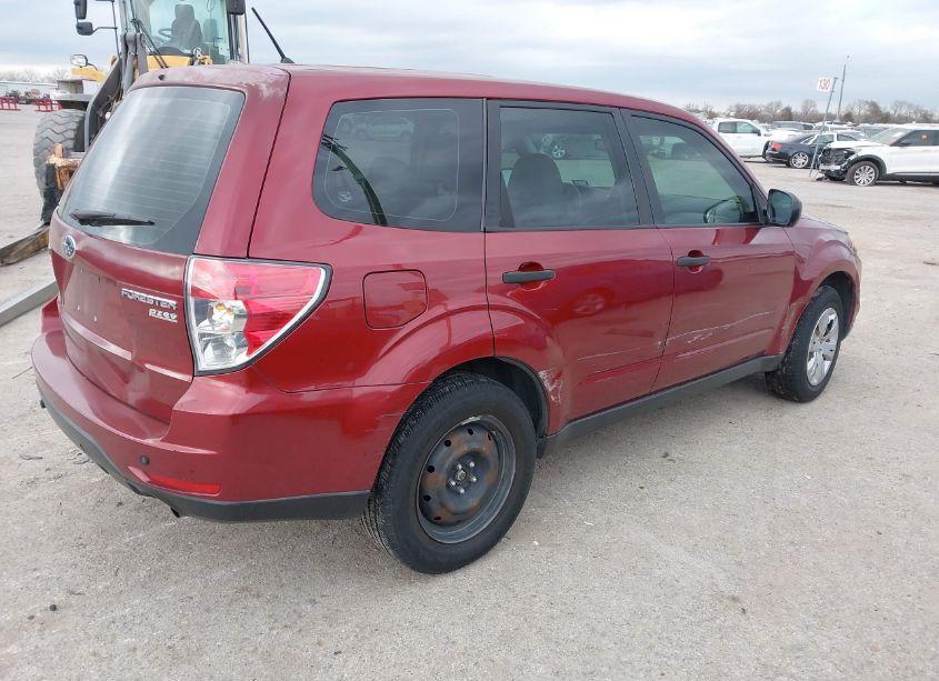 Photo 4 of 2011 Subaru Forester 2.5X (VIN JF2SHAAC6BH701082)