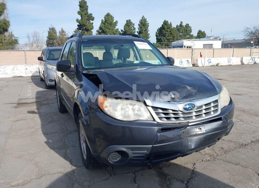2011 Subaru Forester 2.5X (VIN JF2SHABC0BH735100) main photo