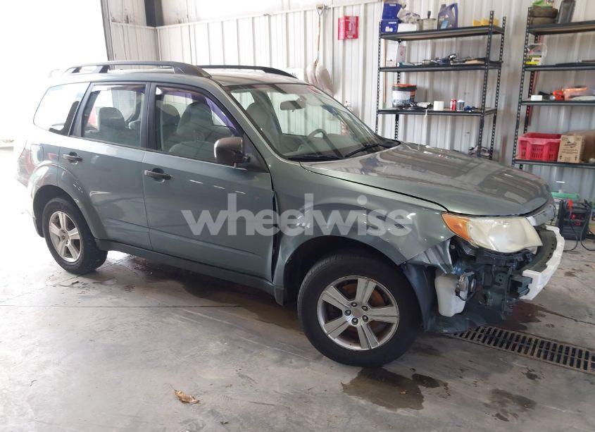 2011 Subaru Forester 2.5X (VIN JF2SHABC1BH738281) main photo