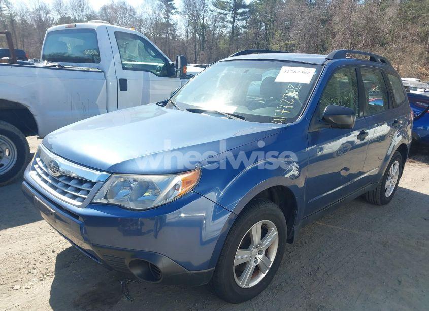 Photo 2 of 2013 Subaru Forester 2.5X (VIN JF2SHABC1DH416968)