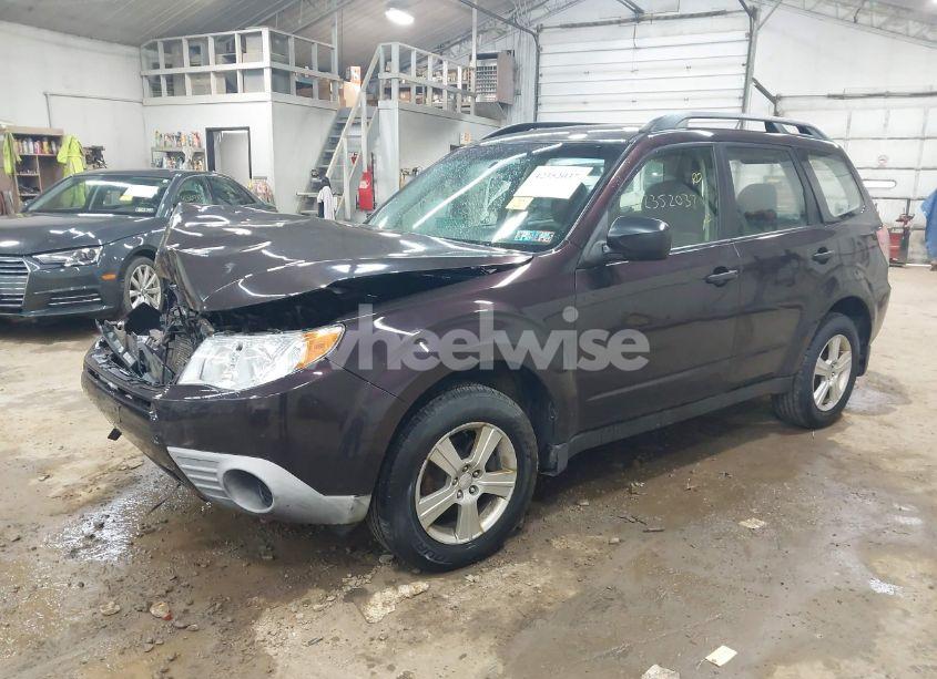 Photo 2 of 2013 Subaru Forester 2.5X (VIN JF2SHABC1DH418770)