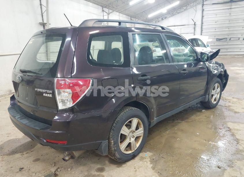 Photo 4 of 2013 Subaru Forester 2.5X (VIN JF2SHABC1DH418770)