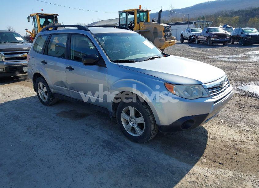 2013 Subaru Forester 2.5X (VIN JF2SHABC1DH424231) main photo