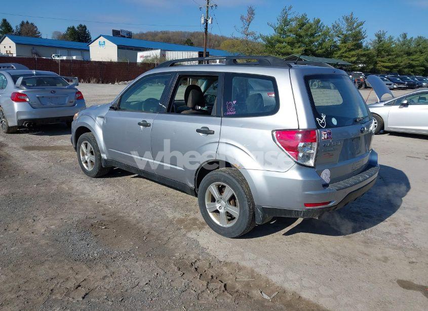 Photo 3 of 2013 Subaru Forester 2.5X (VIN JF2SHABC1DH424231)