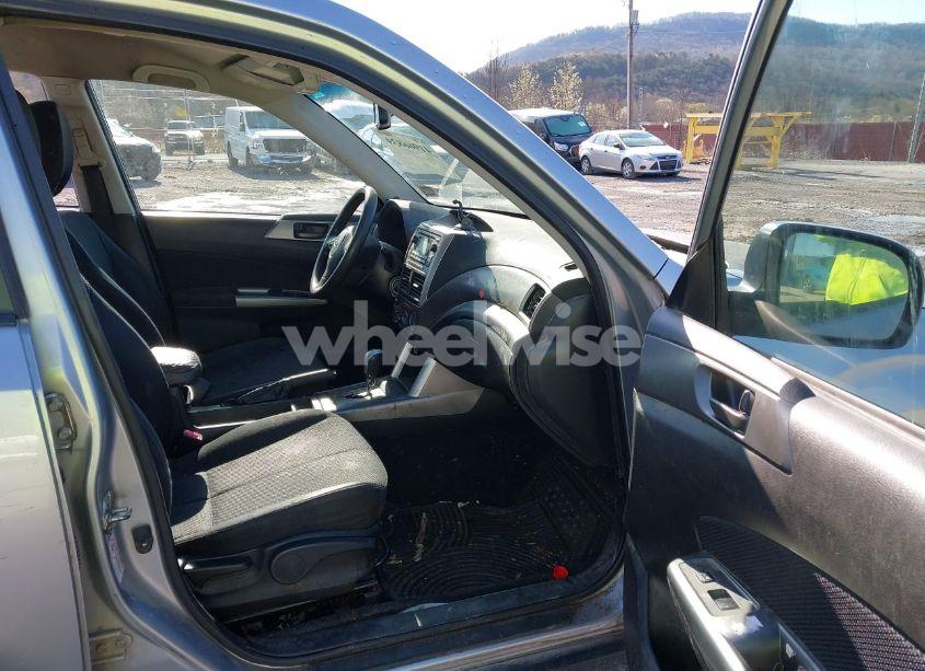 Photo 5 of 2013 Subaru Forester 2.5X (VIN JF2SHABC1DH424231)