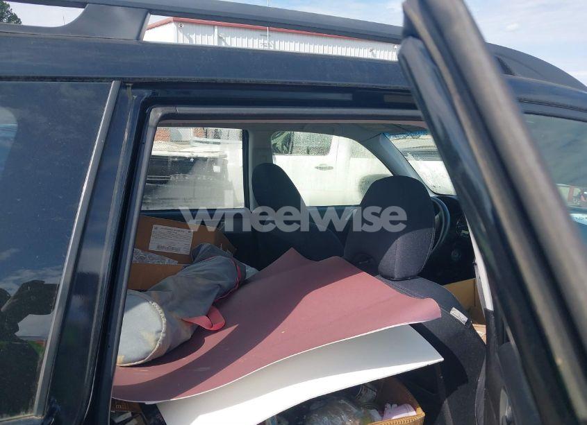 Photo 8 of 2012 Subaru Forester 2.5X (VIN JF2SHABC2CH452036)