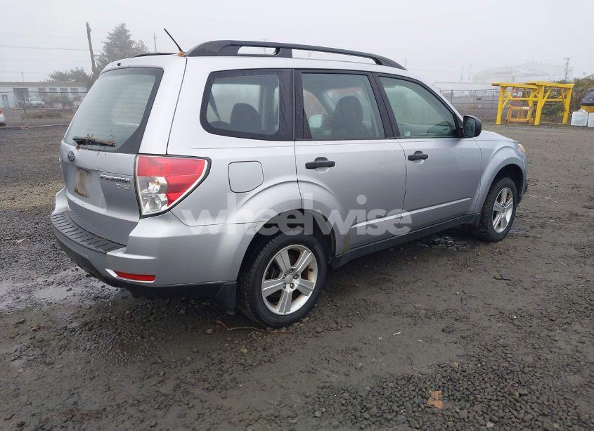 Photo 4 of 2013 Subaru Forester 2.5X (VIN JF2SHABC2DG430609)