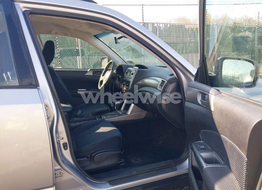 Photo 5 of 2013 Subaru Forester 2.5X (VIN JF2SHABC2DH418437)