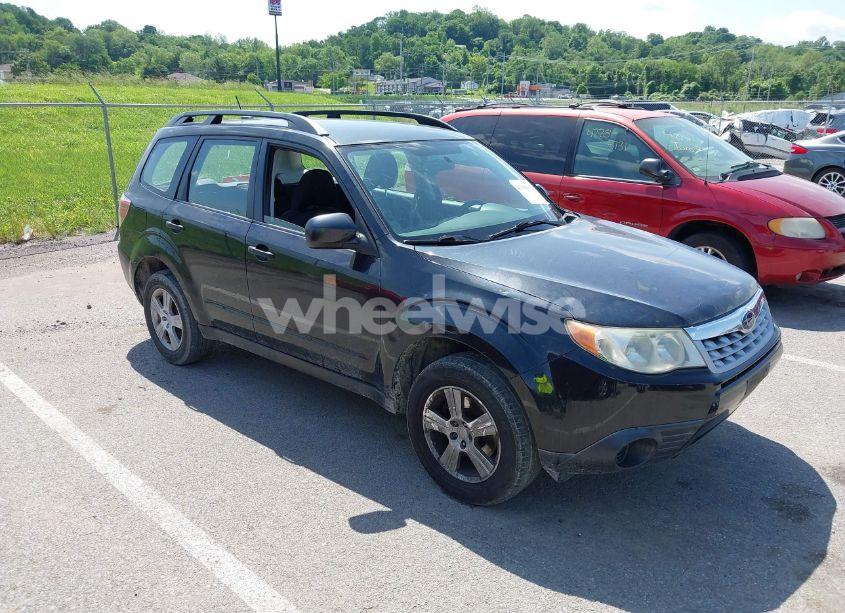 2013 Subaru Forester 2.5X (VIN JF2SHABC2DH438946) main photo