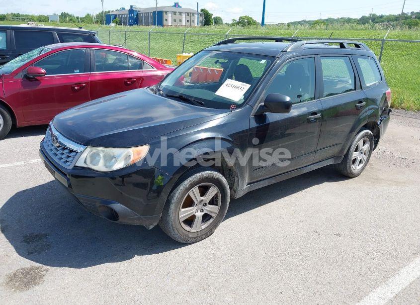 Photo 2 of 2013 Subaru Forester 2.5X (VIN JF2SHABC2DH438946)