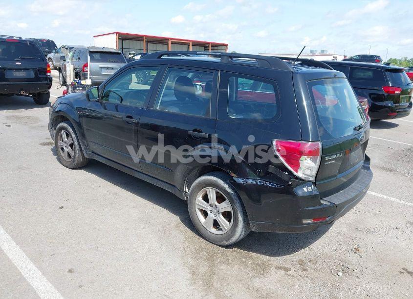Photo 3 of 2013 Subaru Forester 2.5X (VIN JF2SHABC2DH438946)