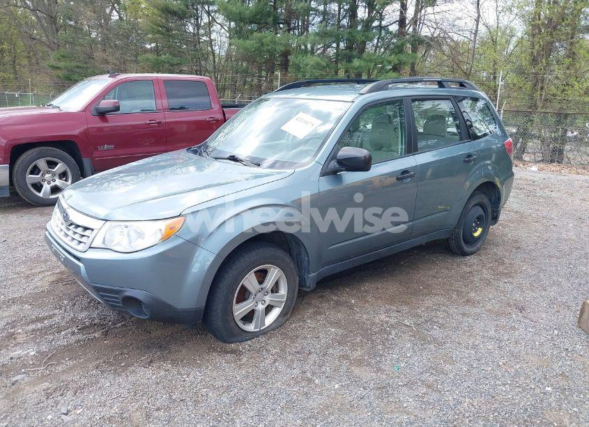 Photo 2 of 2013 Subaru Forester 2.5X (VIN JF2SHABC3DH412940)