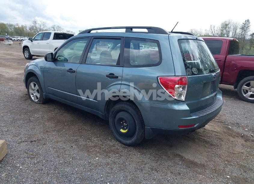 Photo 3 of 2013 Subaru Forester 2.5X (VIN JF2SHABC3DH412940)