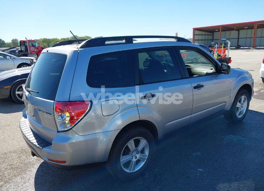 Photo 4 of 2013 Subaru Forester 2.5X (VIN JF2SHABC4DH430623)