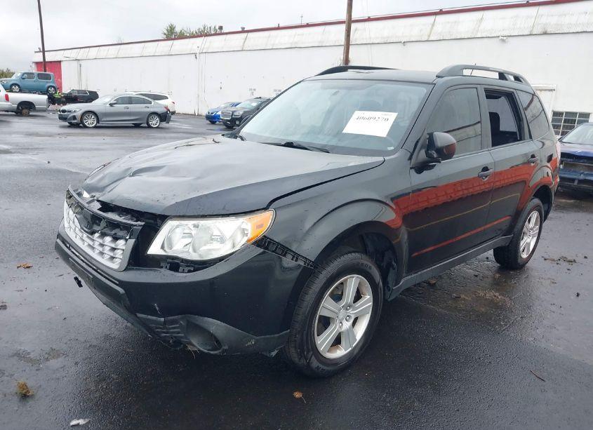 Photo 2 of 2013 Subaru Forester 2.5X (VIN JF2SHABC5DH407058)