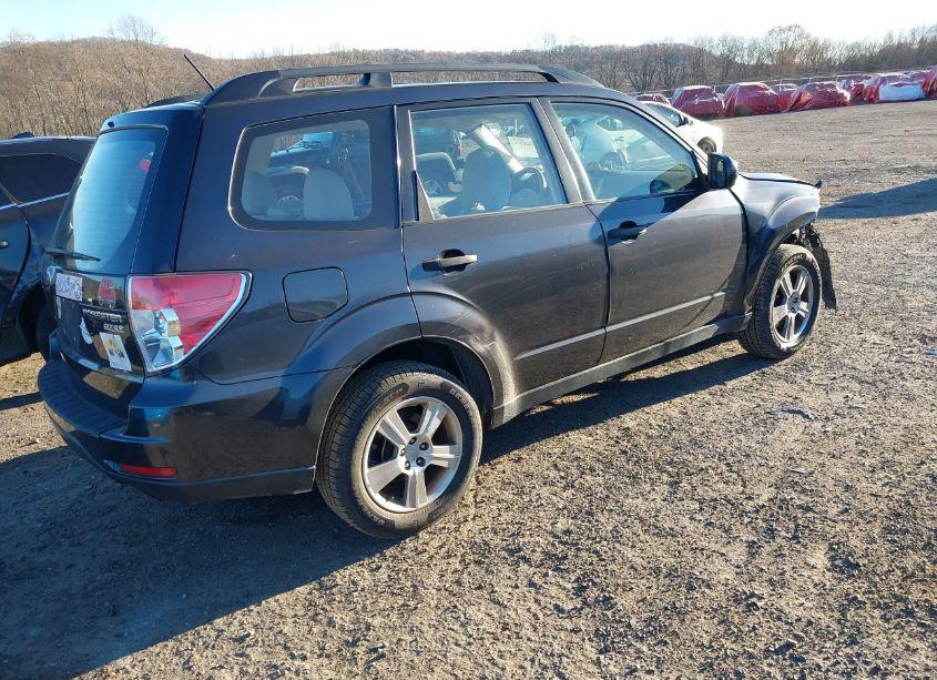 Photo 4 of 2013 Subaru Forester 2.5X (VIN JF2SHABC5DH413670)
