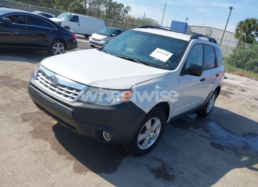 Photo 2 of 2013 Subaru Forester 2.5X (VIN JF2SHABC5DH426788)