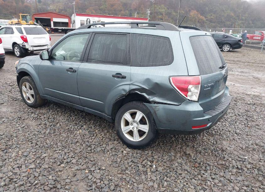 Photo 3 of 2013 Subaru Forester 2.5X (VIN JF2SHABC6DH405125)