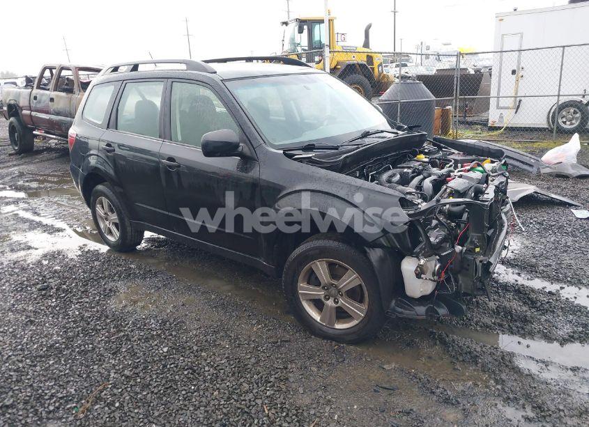 2013 Subaru Forester 2.5X (VIN JF2SHABC6DH426279) main photo