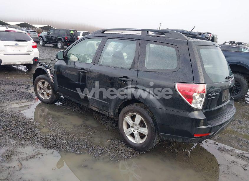 Photo 3 of 2013 Subaru Forester 2.5X (VIN JF2SHABC6DH426279)