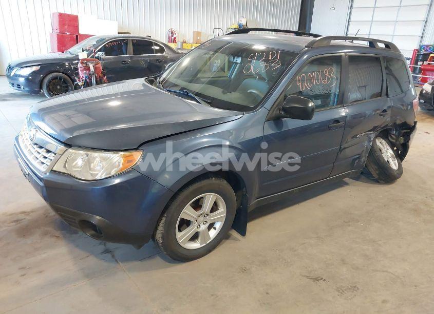 Photo 2 of 2013 Subaru Forester 2.5X (VIN JF2SHABC6DH430350)