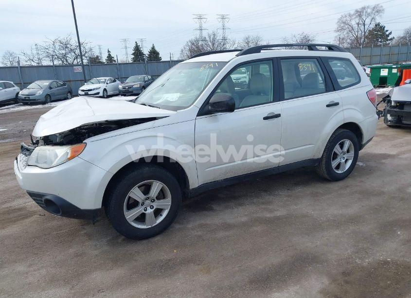 Photo 2 of 2013 Subaru Forester 2.5X (VIN JF2SHABC6DH435211)